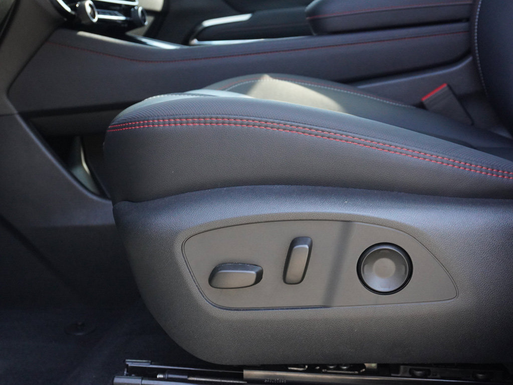 Used 2026 Chevrolet Traverse RS AWD/4WD image 33