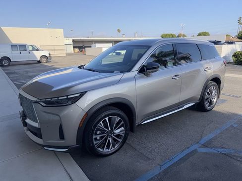 Certified 2026 INFINITI QX60 Luxe w/ Cargo Package FWD image 1