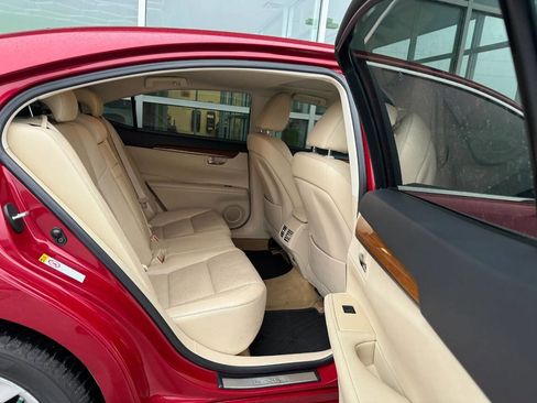 Used 2014 Lexus ES 300h w/ Luxury Package w/Bamboo Trim image 13