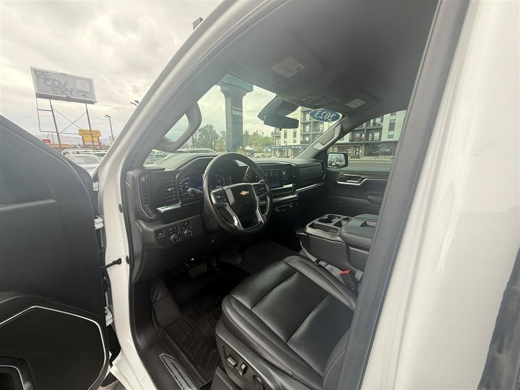 Used 2023 Chevrolet Silverado 1500 LT w/ Z71 Off-Road Package AWD/4WD image 18