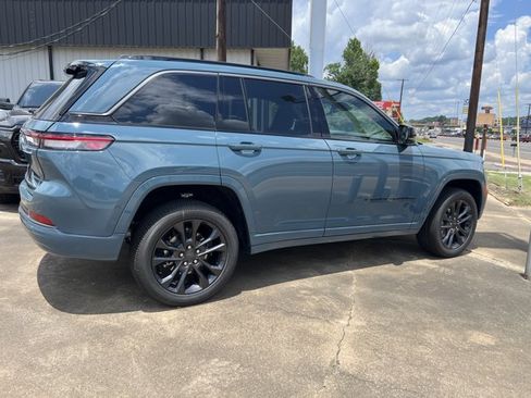 New 2026 Jeep Grand Cherokee Limited AWD/4WD image 2