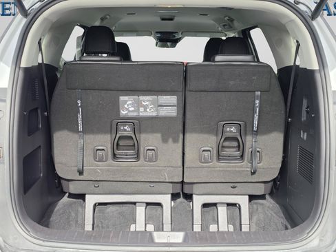 Used 2025 Kia Carnival EX FWD image 13