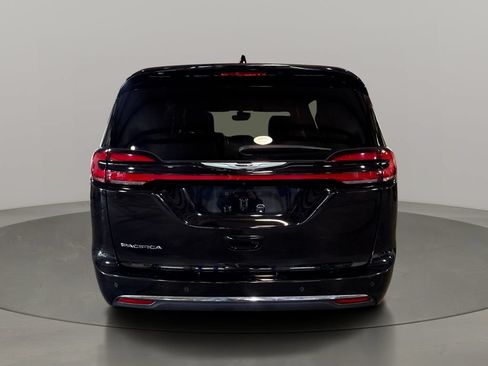 Used 2025 Chrysler Pacifica Select FWD image 6