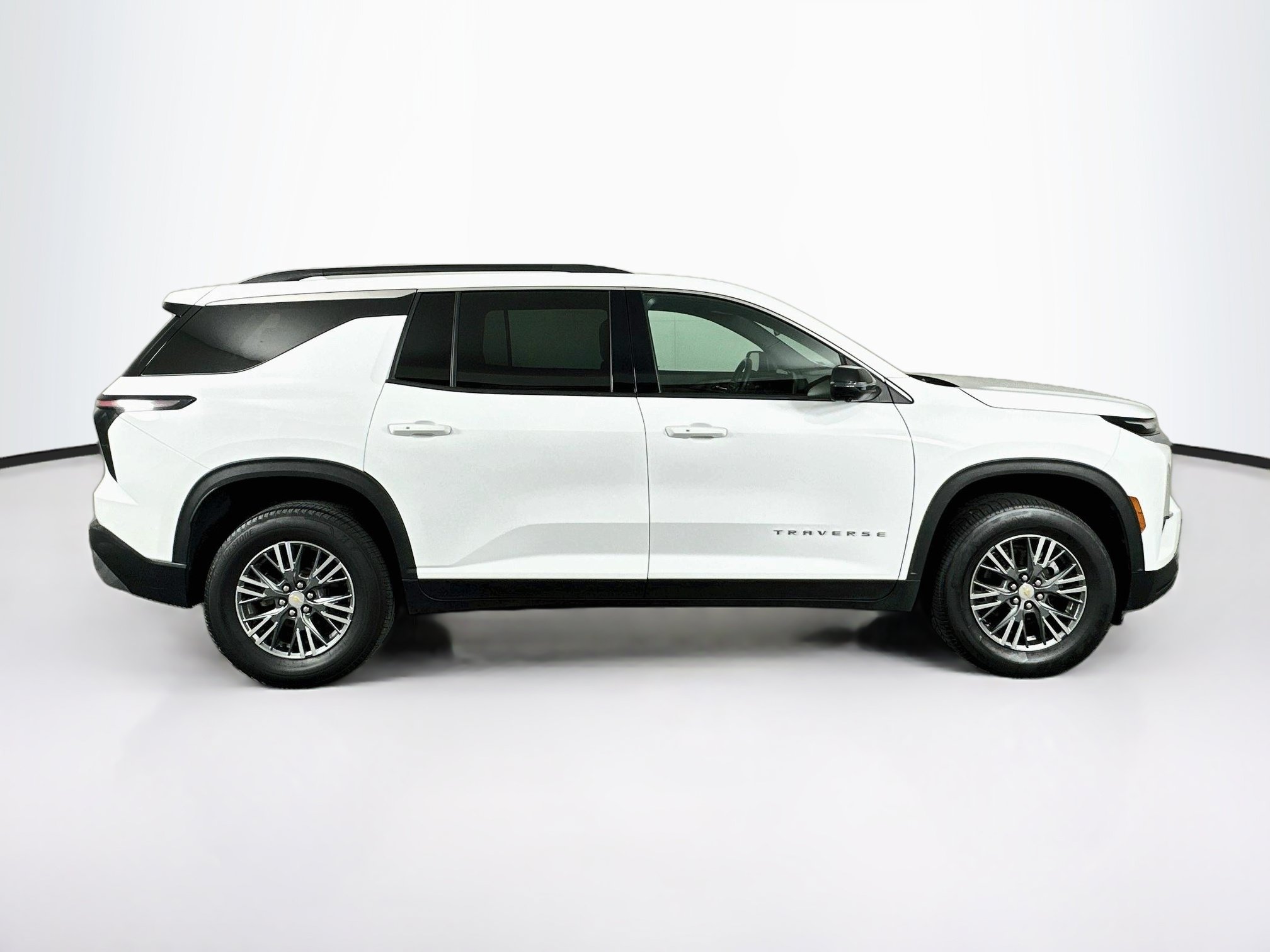 Used 2024 Chevrolet Traverse LT FWD image 10
