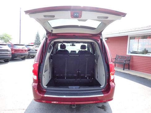 Used 2018 Dodge Grand Caravan SXT FWD image 5