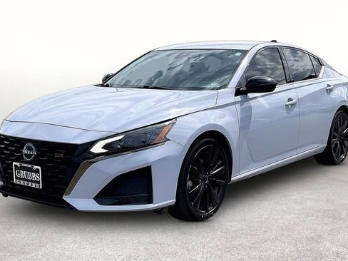 Used 2023 Nissan Altima 2.5 SR FWD image 15