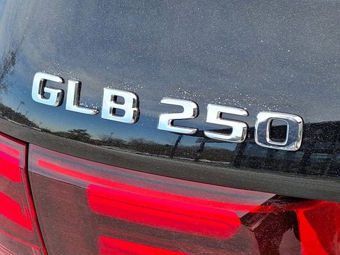 Certified 2024 Mercedes-Benz GLB 250 4MATIC image 31