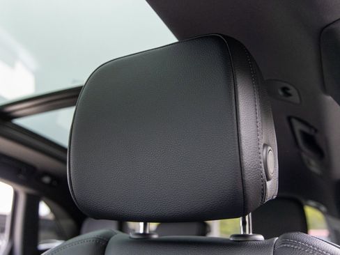 Certified 2025 Porsche Macan image 27