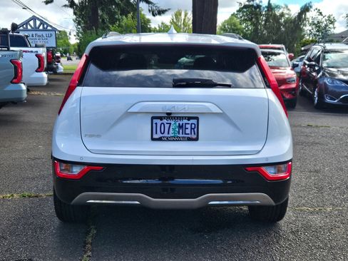 Used 2023 Kia Niro Wind w/ Wind Preserve Package FWD image 4
