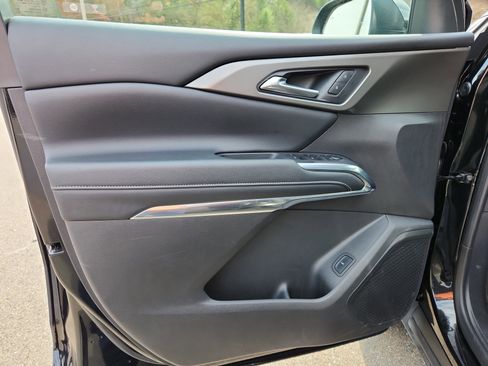 Used 2025 Chevrolet Traverse LT image 21