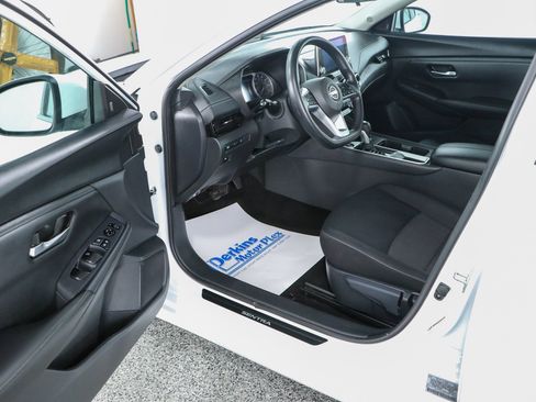 Used 2024 Nissan Sentra SV FWD image 3