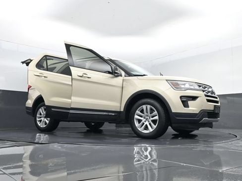 Certified 2018 Ford Explorer XLT w/ Equipment Group 202A AWD/4WD image 35