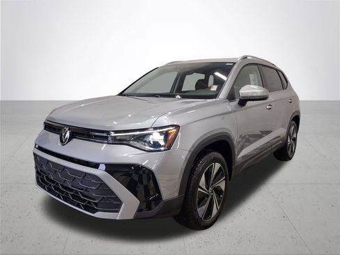 New 2025 Volkswagen Taos SE image 2