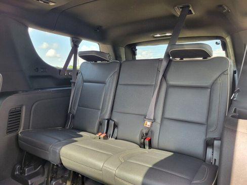 Used 2023 GMC Yukon XL SLT w/ SLT Premium Package RWD image 30