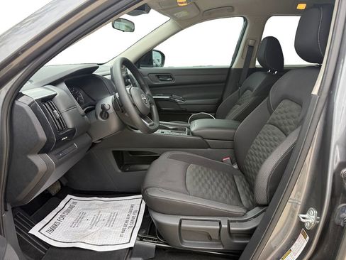 Used 2024 Nissan Pathfinder S FWD image 10
