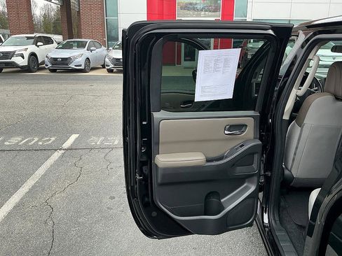 Used 2024 Nissan Frontier SV w/ Technology Package image 22