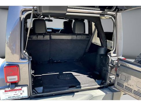 Used 2017 Jeep Wrangler Unlimited Rubicon w/ Connectivity Group AWD/4WD image 37