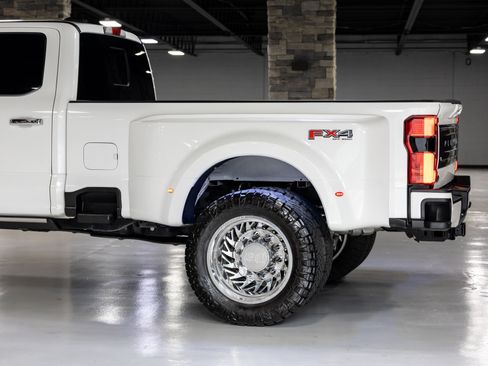 Used 2023 Ford F450 Platinum w/ FX4 Off-Road Package AWD/4WD image 14