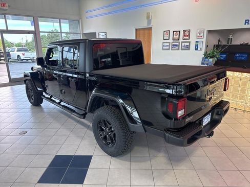 Used 2022 Jeep Gladiator Sport AWD/4WD image 9