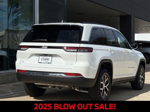 New 2025 Jeep Grand Cherokee Limited RWD image 4