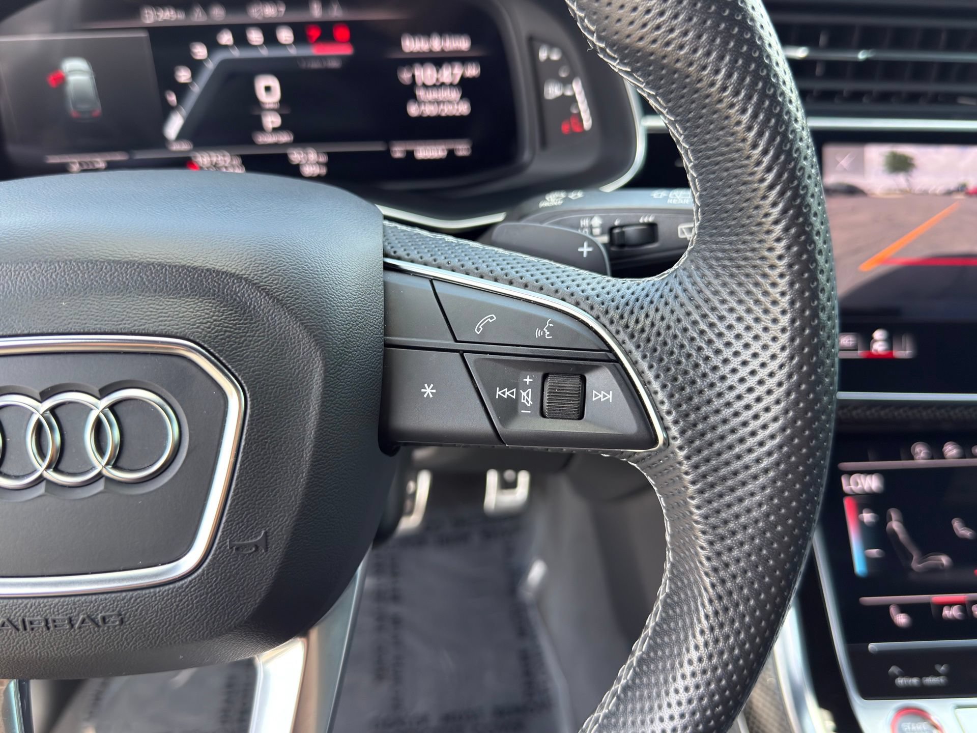 Certified 2024 Audi SQ7 Premium Plus w/ Carbon Package AWD/4WD image 24