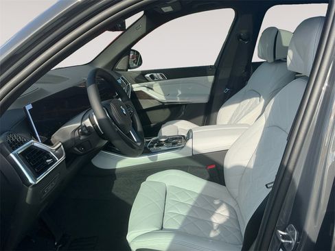 New 2026 BMW X5 xDrive40i w/ Climate Comfort Package image 9