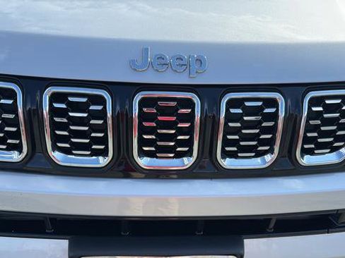 Used 2025 Jeep Compass Limited AWD/4WD image 30