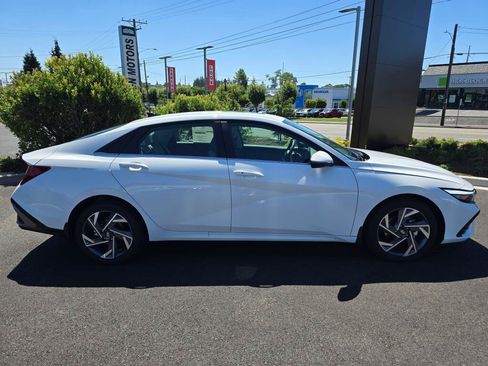 New 2026 Hyundai Elantra Limited FWD image 2