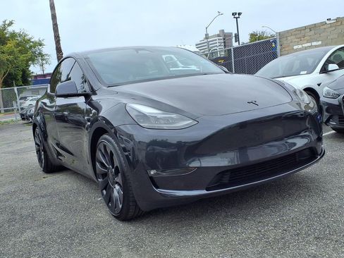 Used 2024 Tesla Model Y Performance AWD/4WD image 3