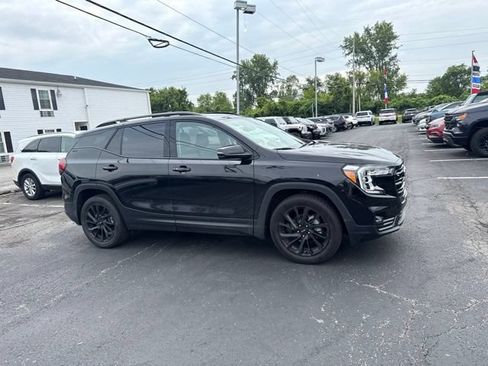 Used 2024 GMC Terrain SLT w/ Elevation Edition FWD image 3