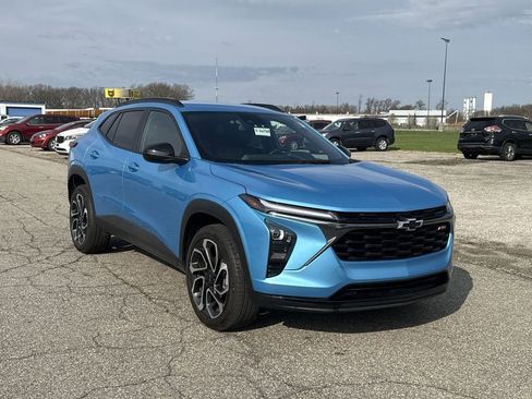 Certified 2025 Chevrolet Trax RS w/ Driver Confidence Package image 2