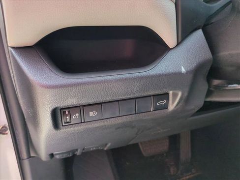 Used 2019 Toyota RAV4 XLE w/ Convenience Package FWD image 13