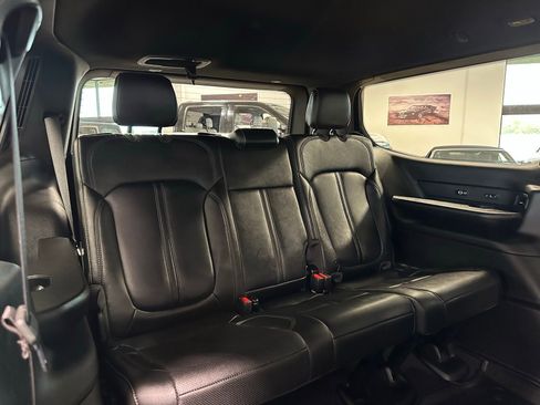 Used 2023 Jeep Wagoneer Series III w/ Preferred Equipment Group AWD/4WD image 50