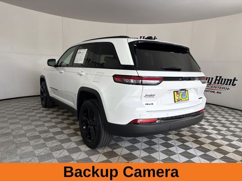 Used 2023 Jeep Grand Cherokee Limited w/ Black Appearance Package image 8