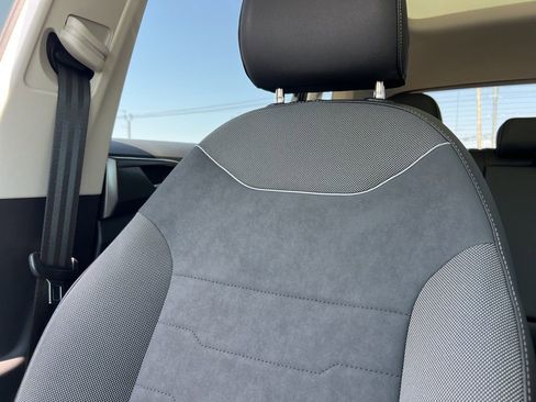 New 2025 Volkswagen Taos SE image 21