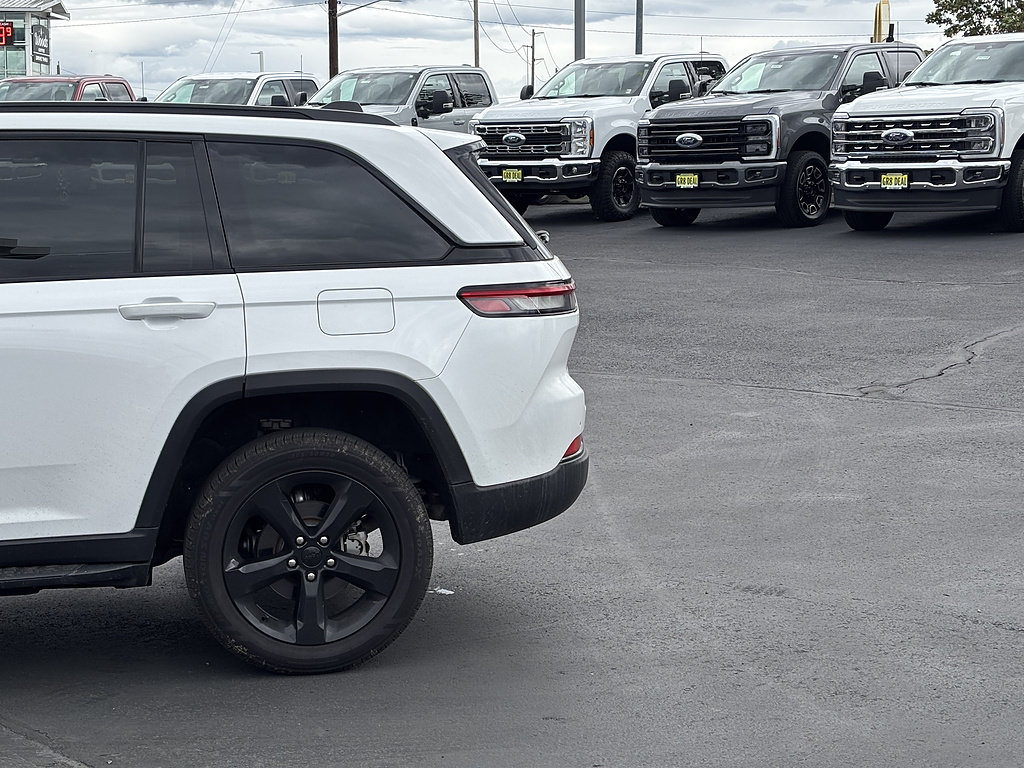 Used 2024 Jeep Grand Cherokee Limited w/ Luxury Tech Group II AWD/4WD image 11