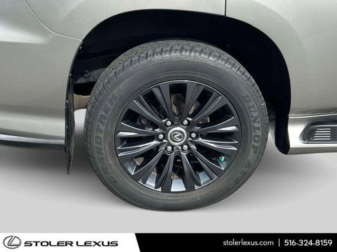 Used 2023 Lexus GX 460 Luxury w/ Sport Design Package AWD/4WD image 10