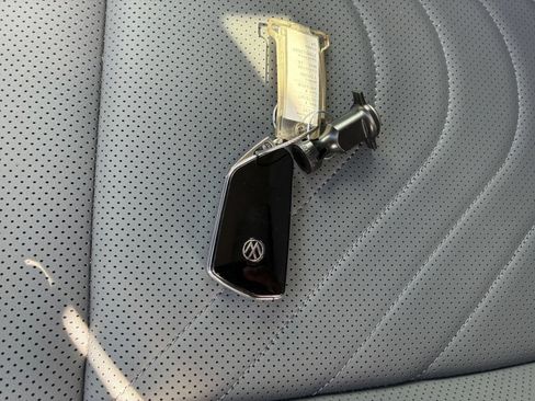 Used 2026 Volkswagen Tiguan SE FWD image 17