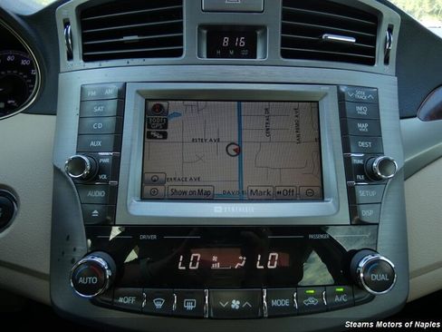 Used 2011 Toyota Avalon Limited image 27