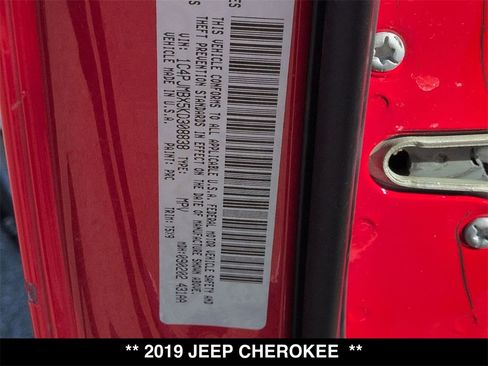 Used 2019 Jeep Cherokee Trailhawk w/ Cold Weather Group image 28