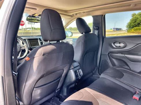 Used 2016 Jeep Cherokee 75th Anniversary FWD image 13
