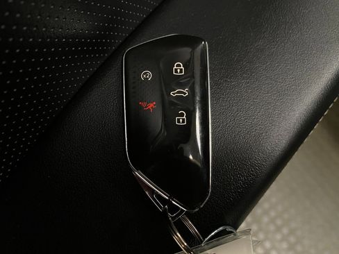 Used 2024 Volkswagen Atlas Cross Sport SE AWD/4WD image 32