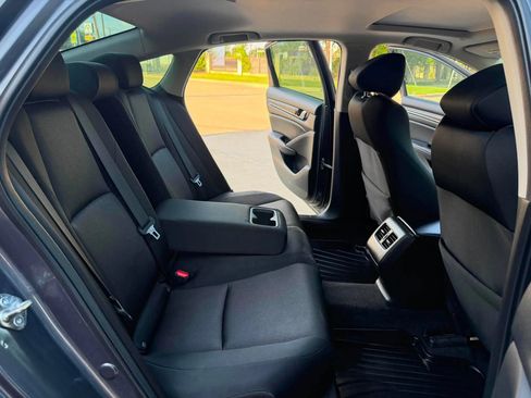 Used 2018 Honda Accord EX image 9