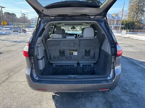Used 2019 Toyota Sienna XLE image 8