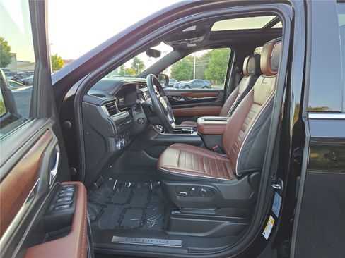 Used 2023 GMC Yukon XL Denali Ultimate AWD/4WD image 12