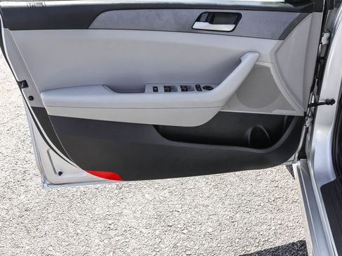 Used 2018 Hyundai Sonata SE FWD image 24