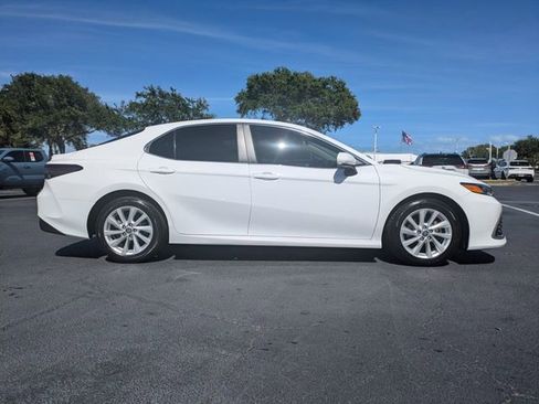 Used 2023 Toyota Camry LE image 3