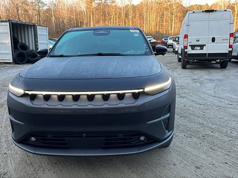 Used 2024 Jeep Wagoneer Launch Edition image 3