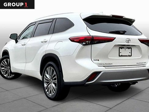 Used 2021 Toyota Highlander Platinum image 12