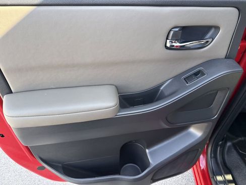 Used 2023 Nissan Frontier SV image 39